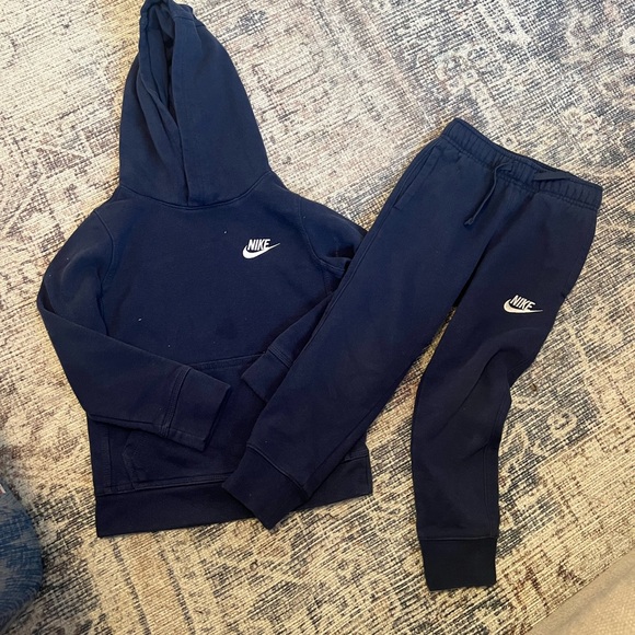 Navy Blue Nike set 4/5T - Picture 1 of 3